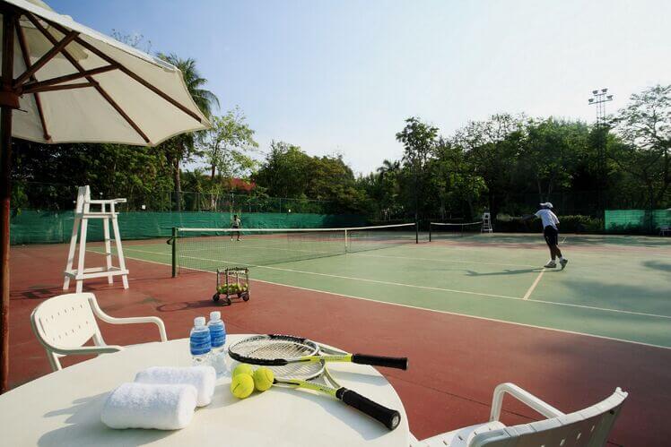 Centara Hua Hin har også tennisbane