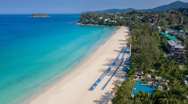 Katathani Phuket Beach Resort Ligger rett ved en nydelig strand